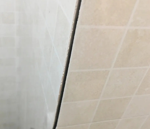 雷州瓷砖空鼓维修公司分享阳台瓷砖脱落的修复过程可以分为以下几个步骤