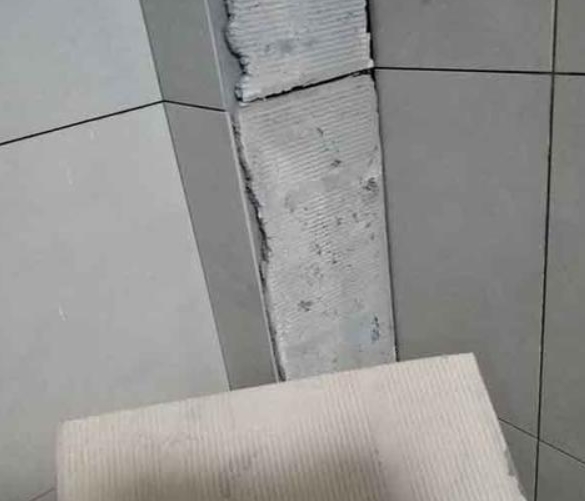 雷州瓷砖空鼓维修公司分享下厨房瓷砖脱落的补救措施。